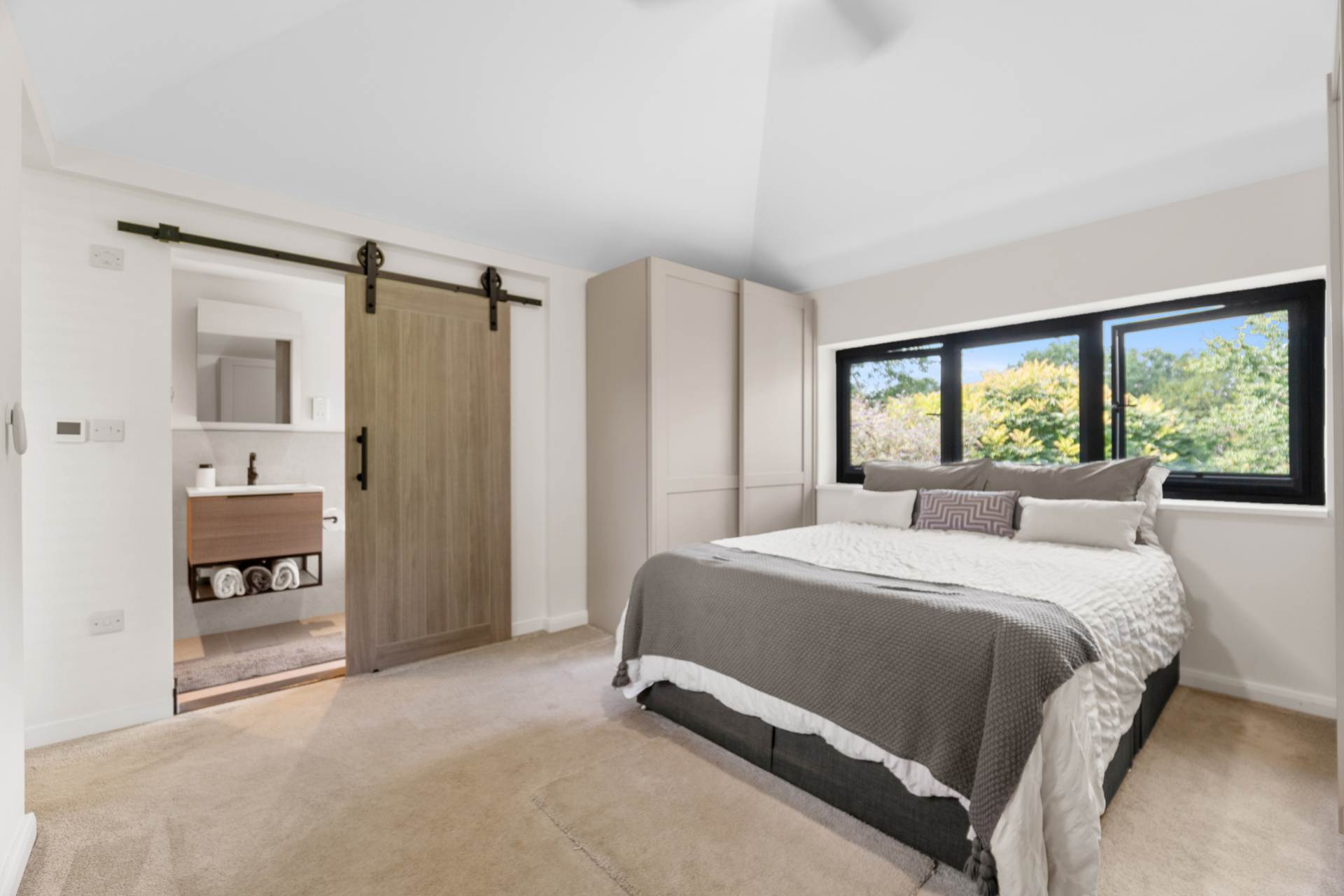 Additional Property Image 3 bedroom Cottage for sale in Radlett 9