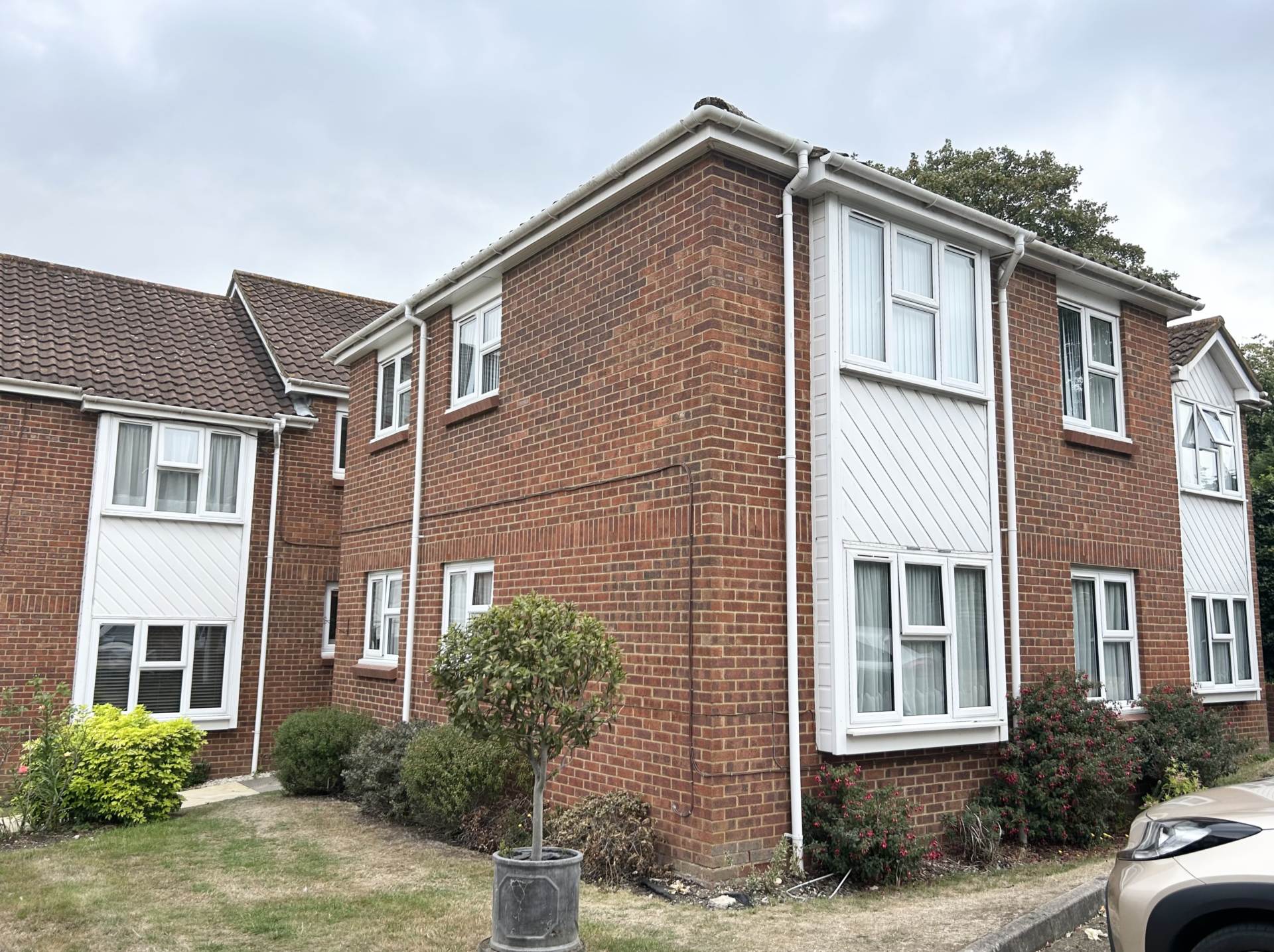 2 bedroom Flat for sale in Borehamwood