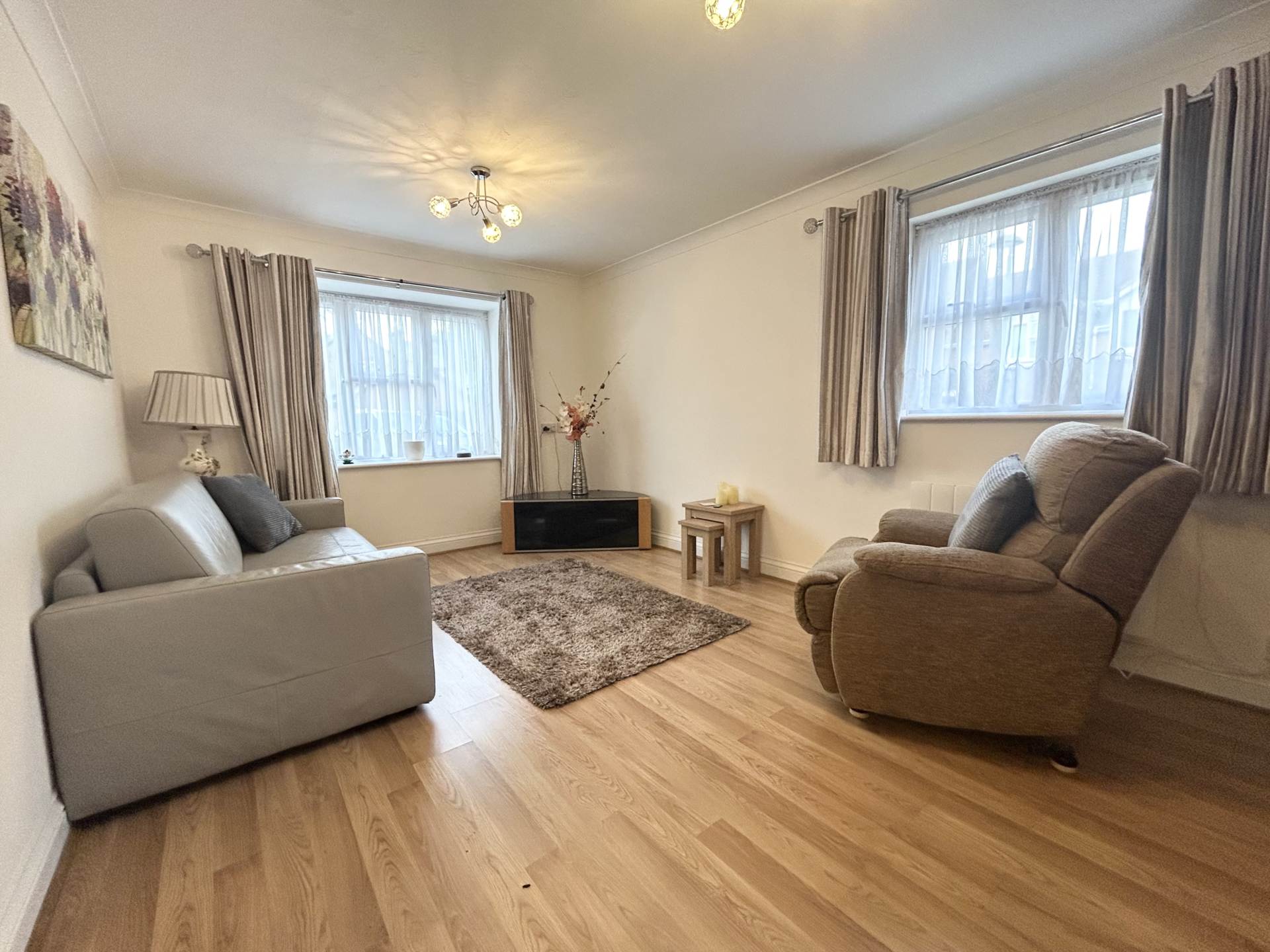 Additional Property Image 2 bedroom Flat for sale in Borehamwood 2