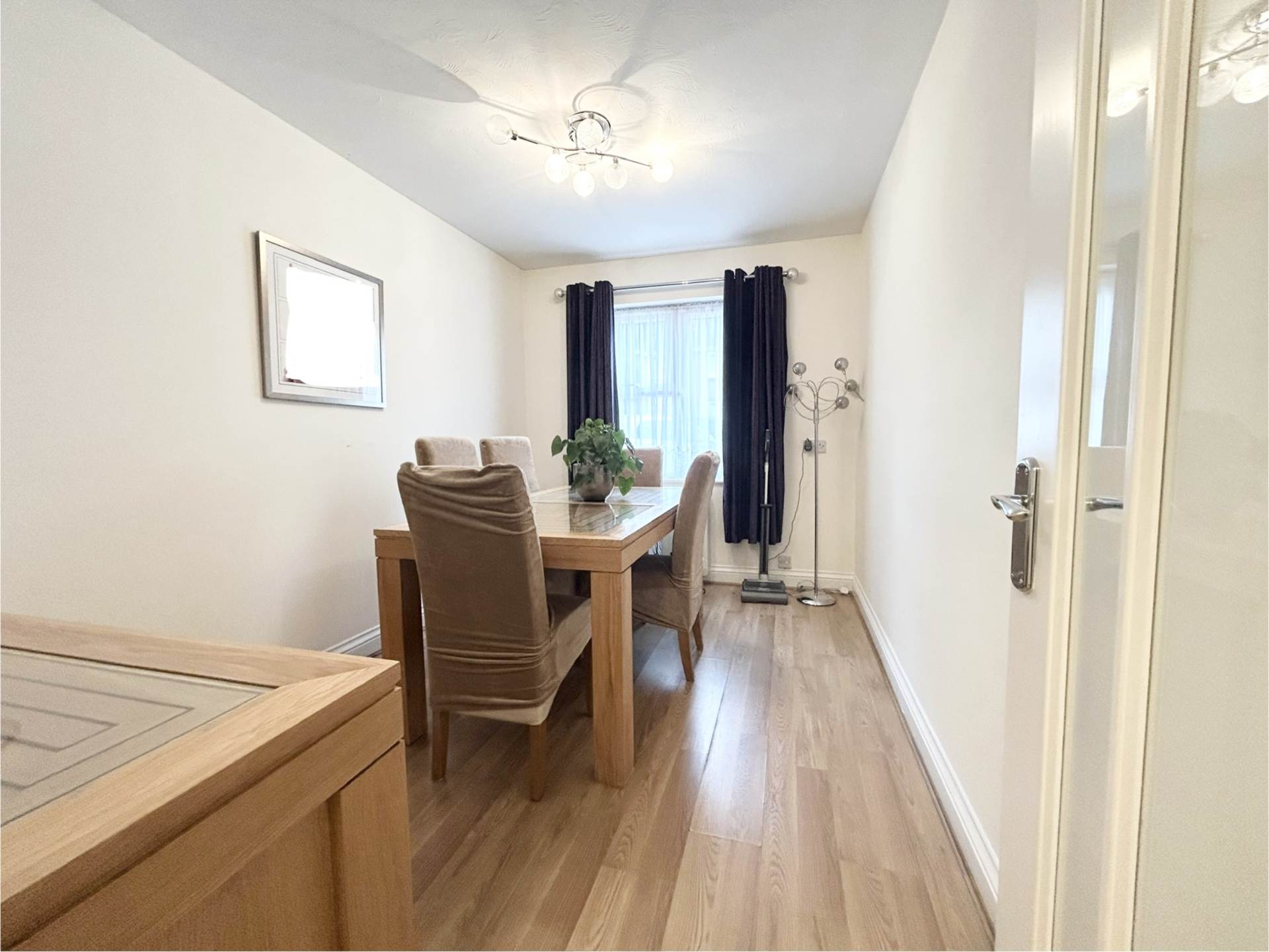 Additional Property Image 2 bedroom Flat for sale in Borehamwood 3