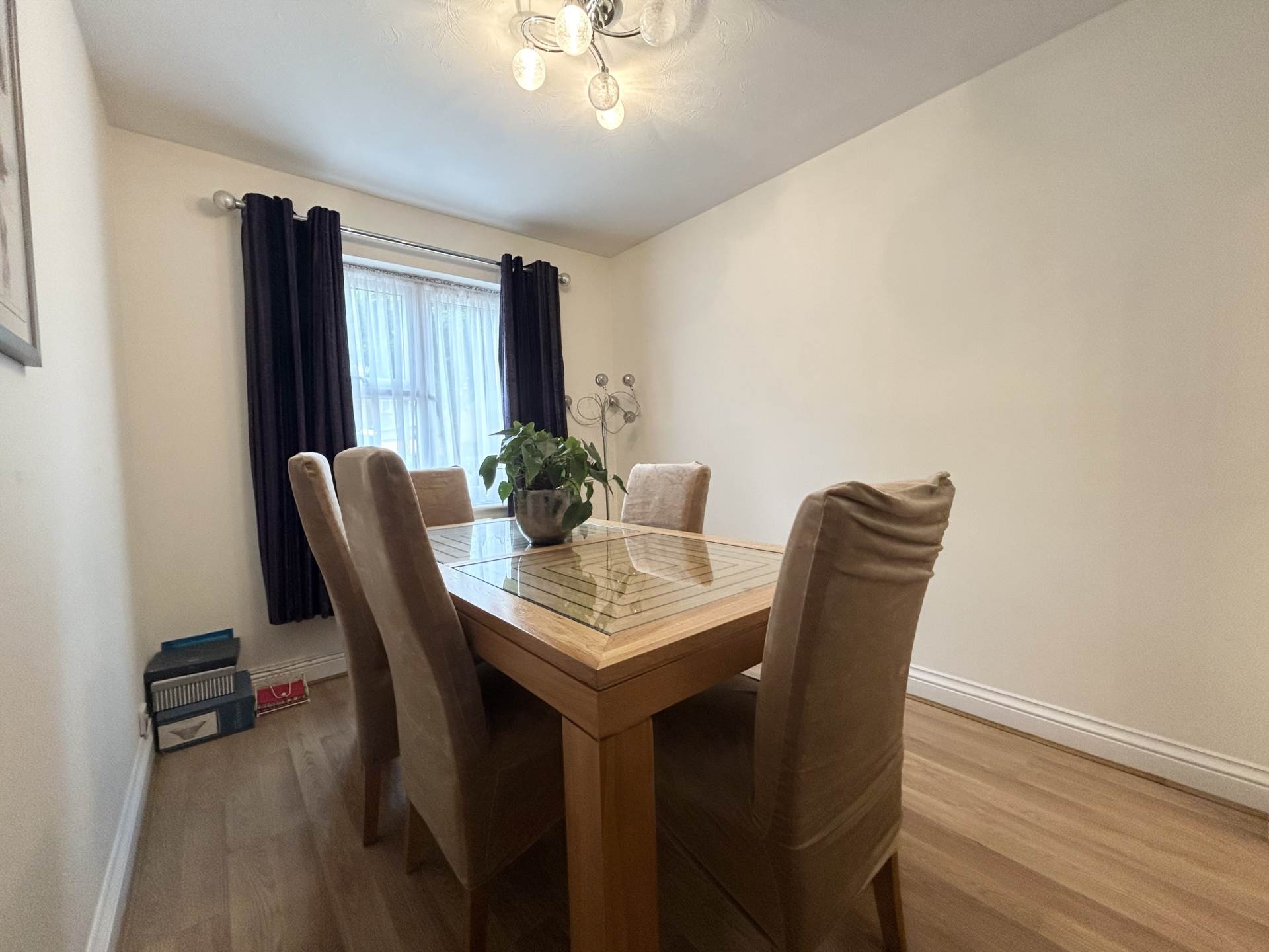 Additional Property Image 2 bedroom Flat for sale in Borehamwood 4