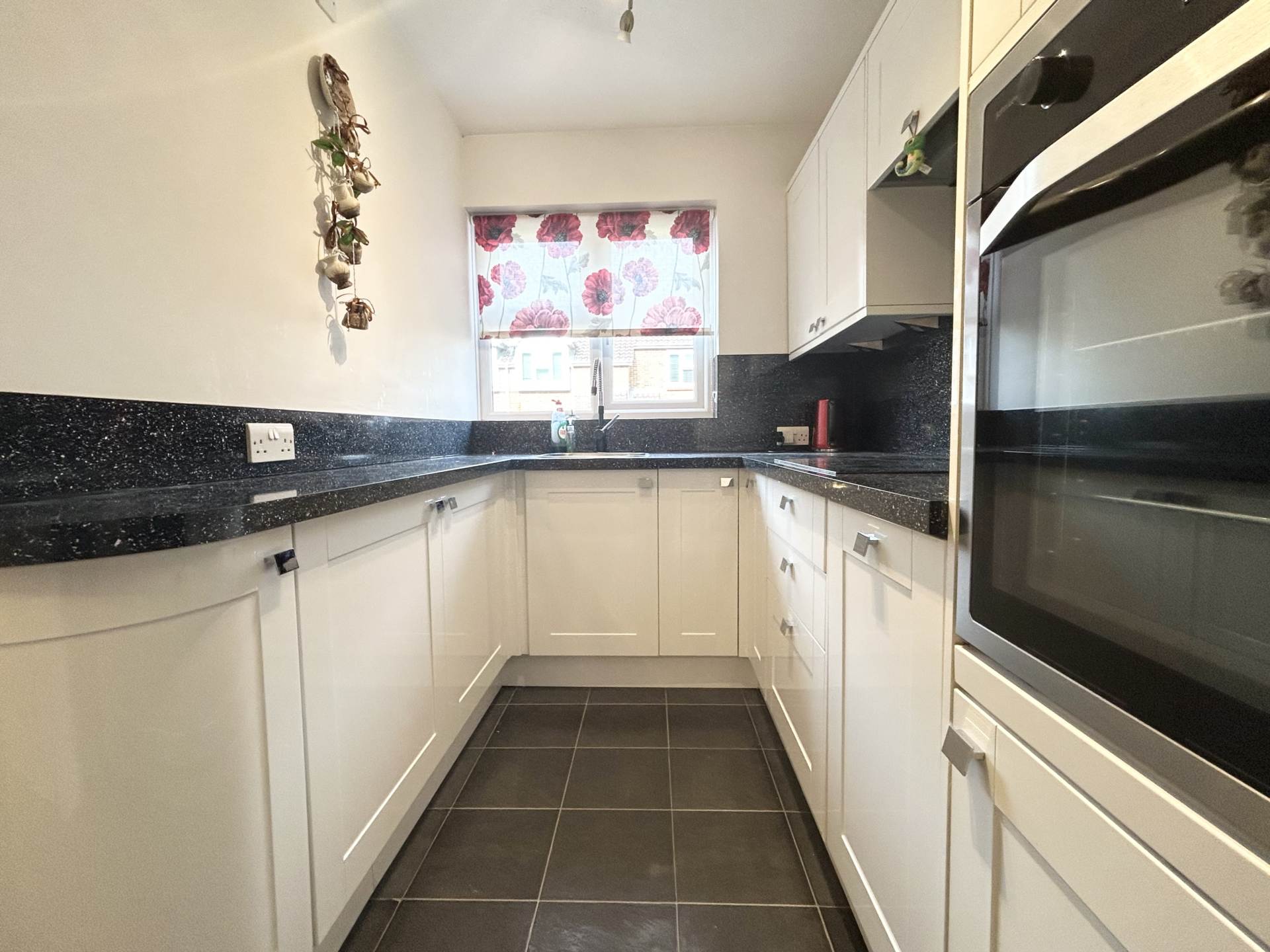 Additional Property Image 2 bedroom Flat for sale in Borehamwood 6