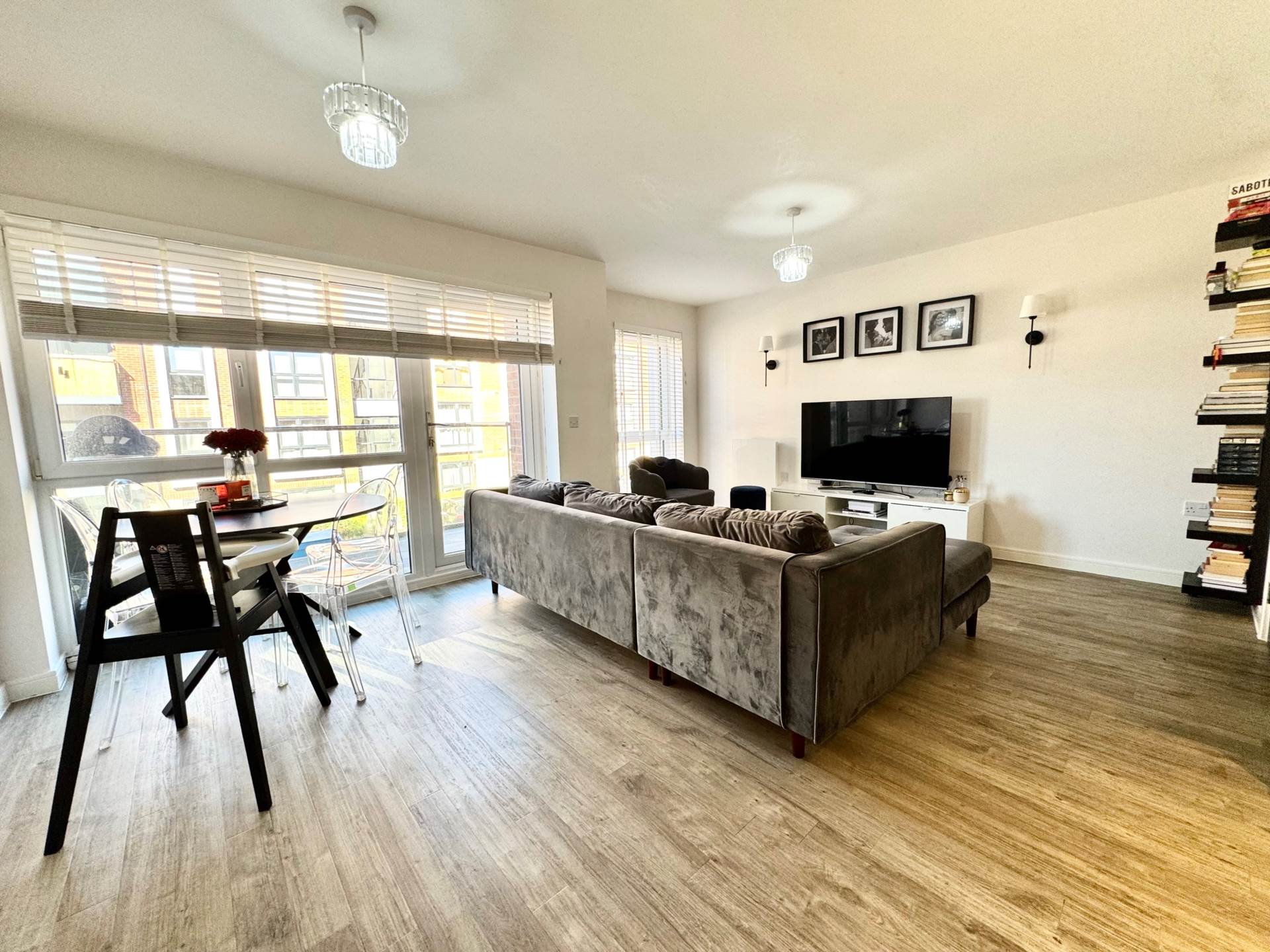 Additional Property Image 2 bedroom Flat for sale in Borehamwood 3