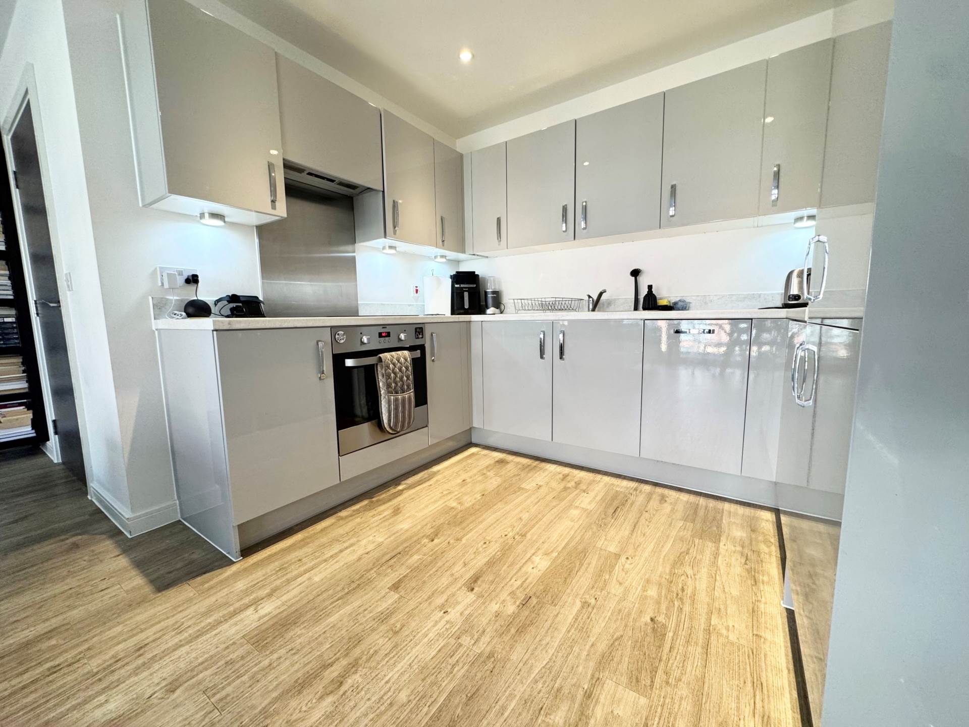 Additional Property Image 2 bedroom Flat for sale in Borehamwood 5