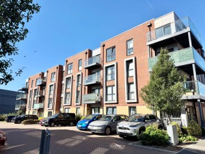 2 bedroom Flat for sale in Borehamwood