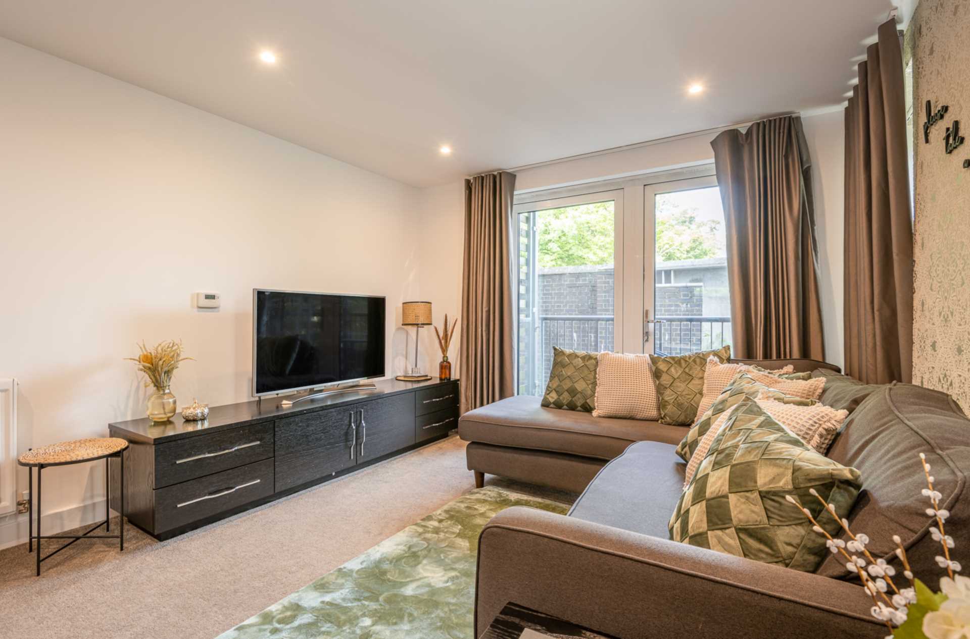 Additional Property Image 2 bedroom Flat for sale in Borehamwood 3