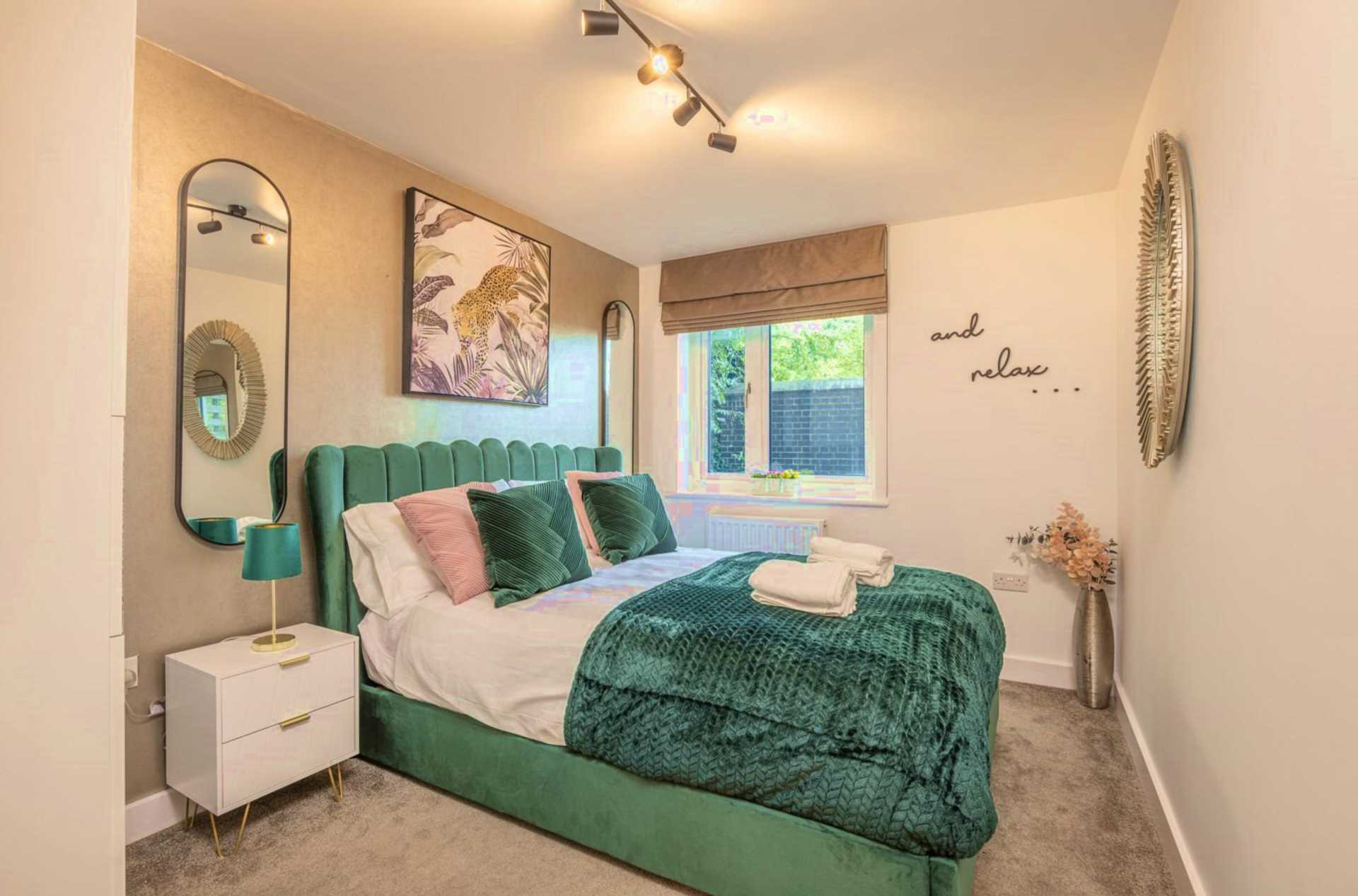 Additional Property Image 2 bedroom Flat for sale in Borehamwood 5