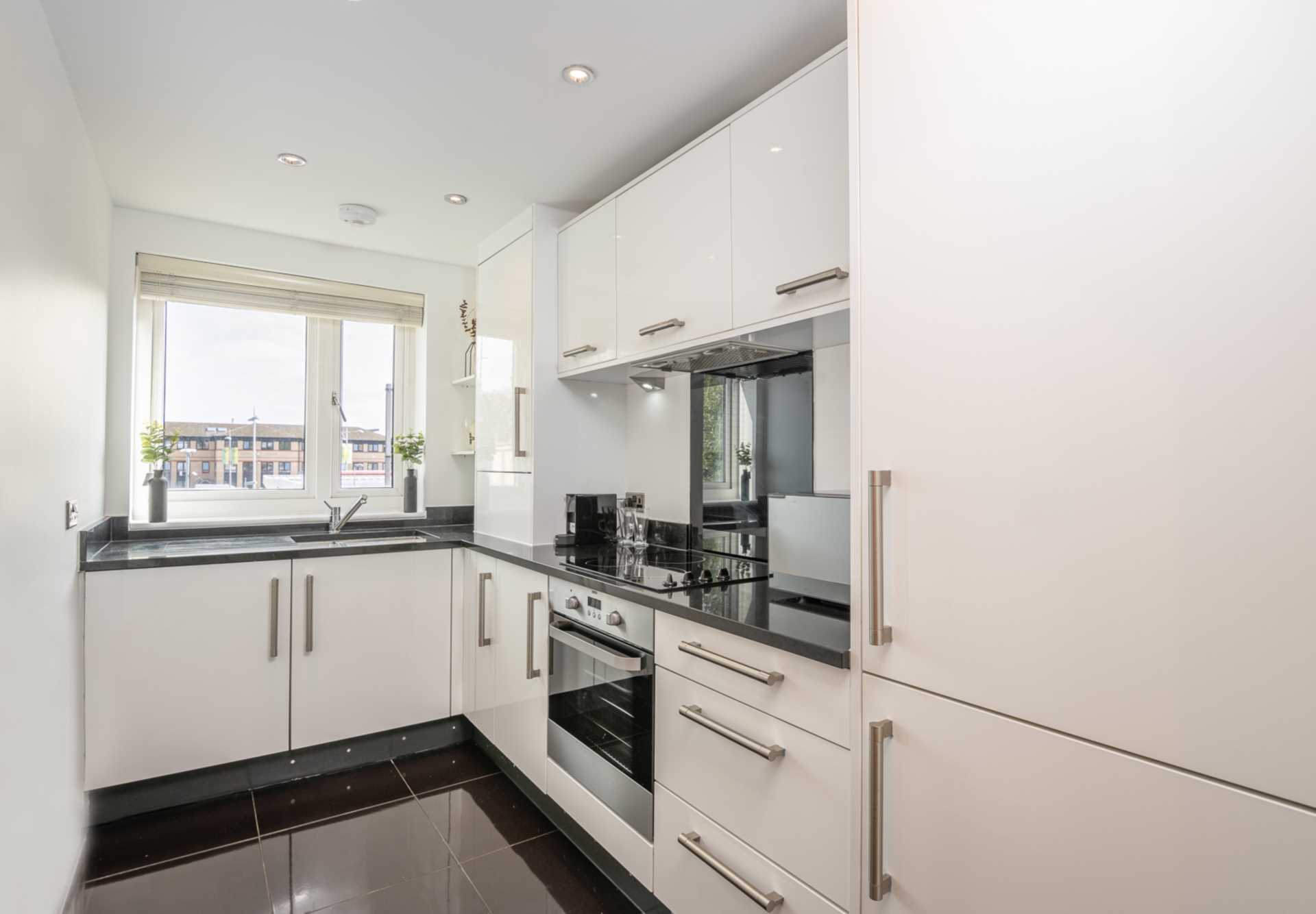 Additional Property Image 2 bedroom Flat for sale in Borehamwood 11