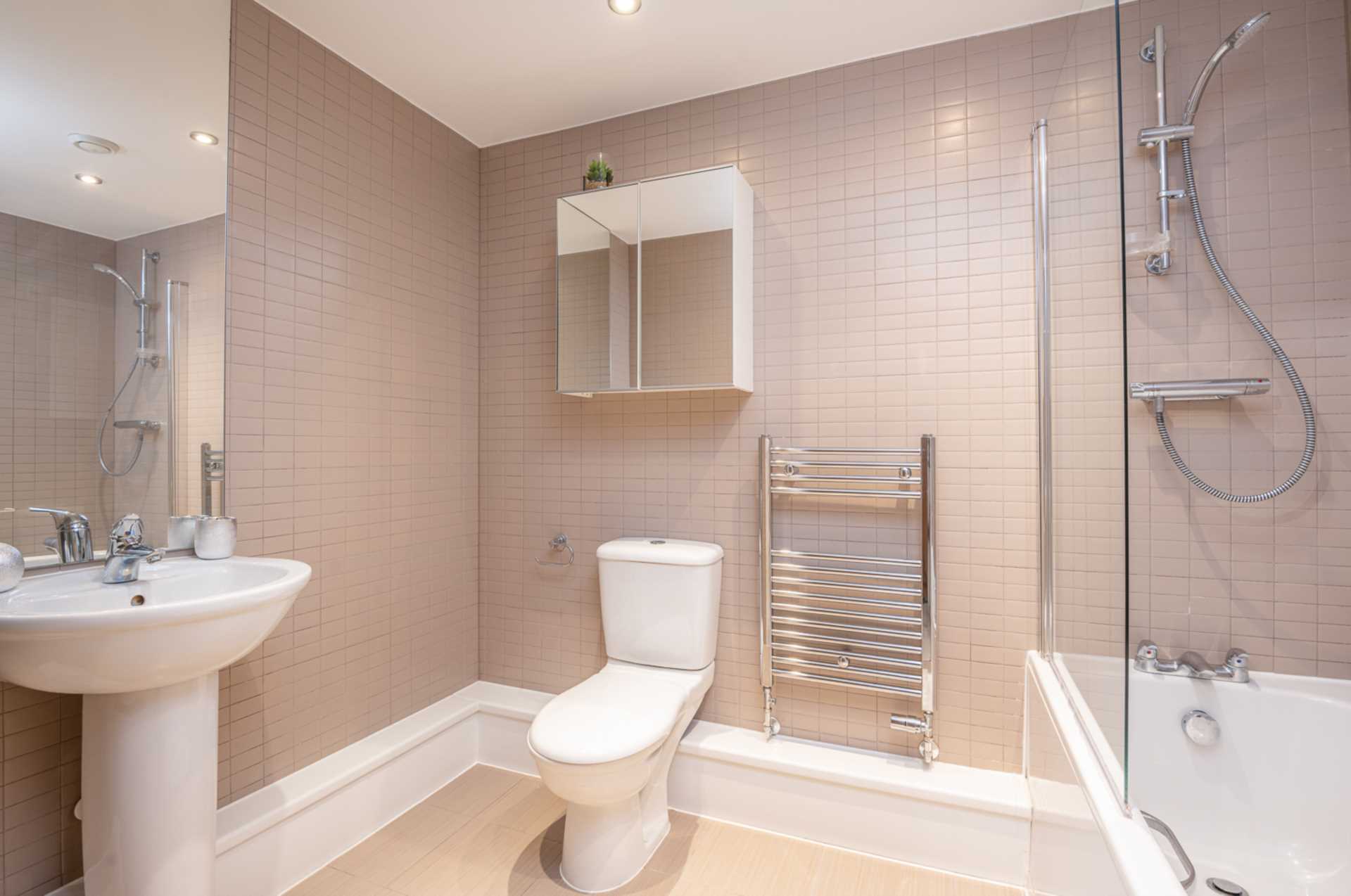 Additional Property Image 2 bedroom Flat for sale in Borehamwood 12