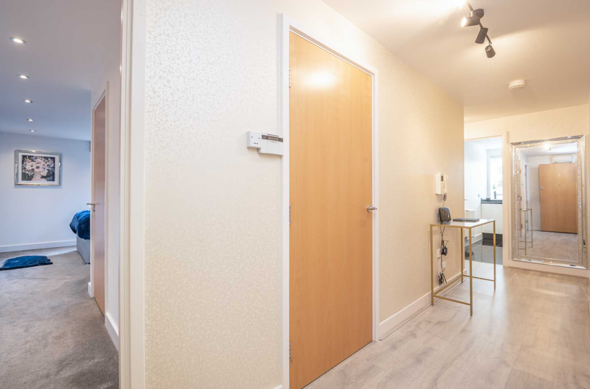 Additional Property Image 2 bedroom Flat for sale in Borehamwood 13