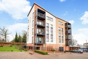 2 bedroom Flat for sale in Borehamwood