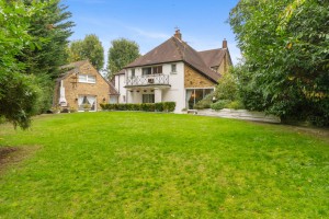 6 bedroom Detached for sale in Borehamwood