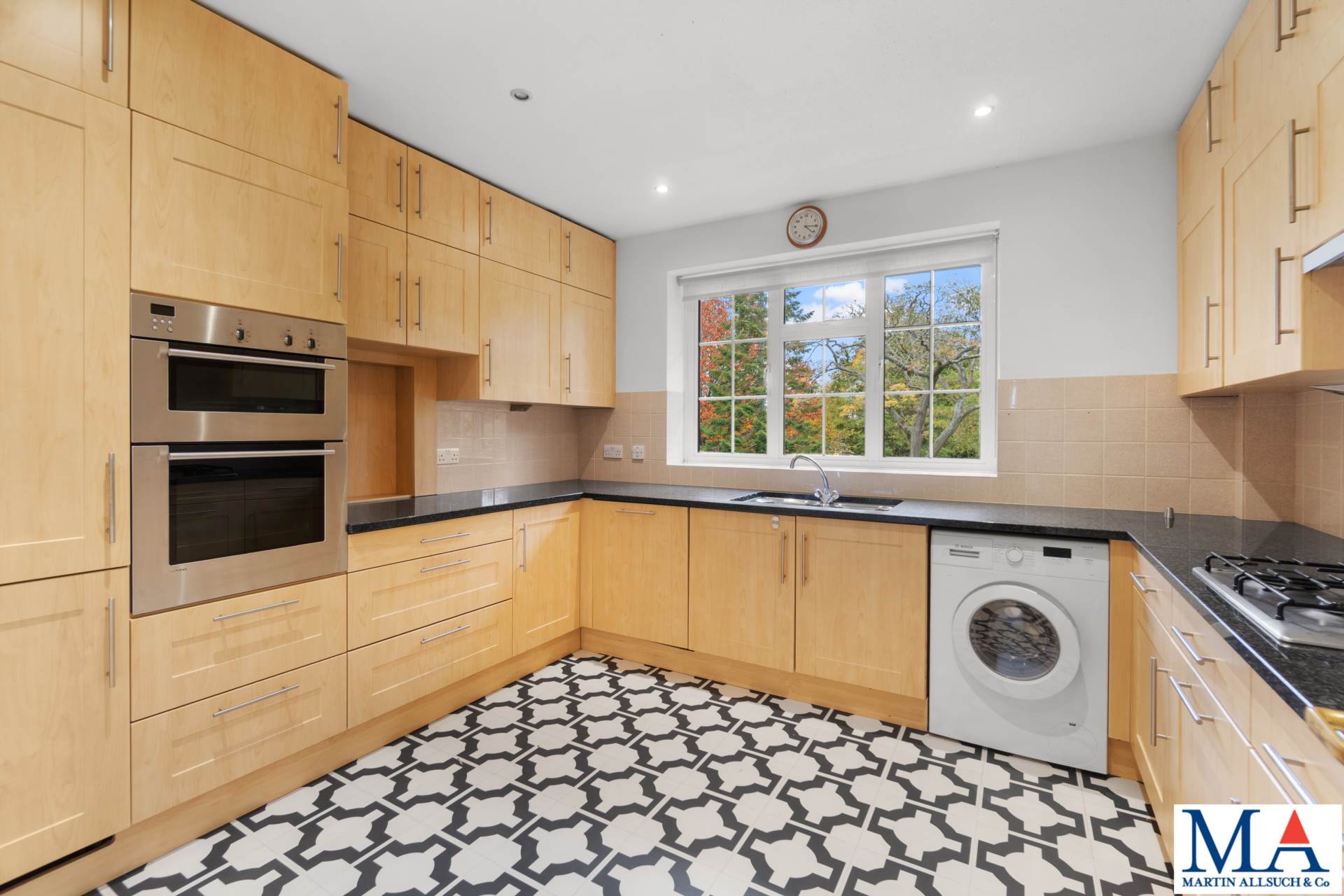 Additional Property Image 3 bedroom Flat for sale in Borehamwood 4