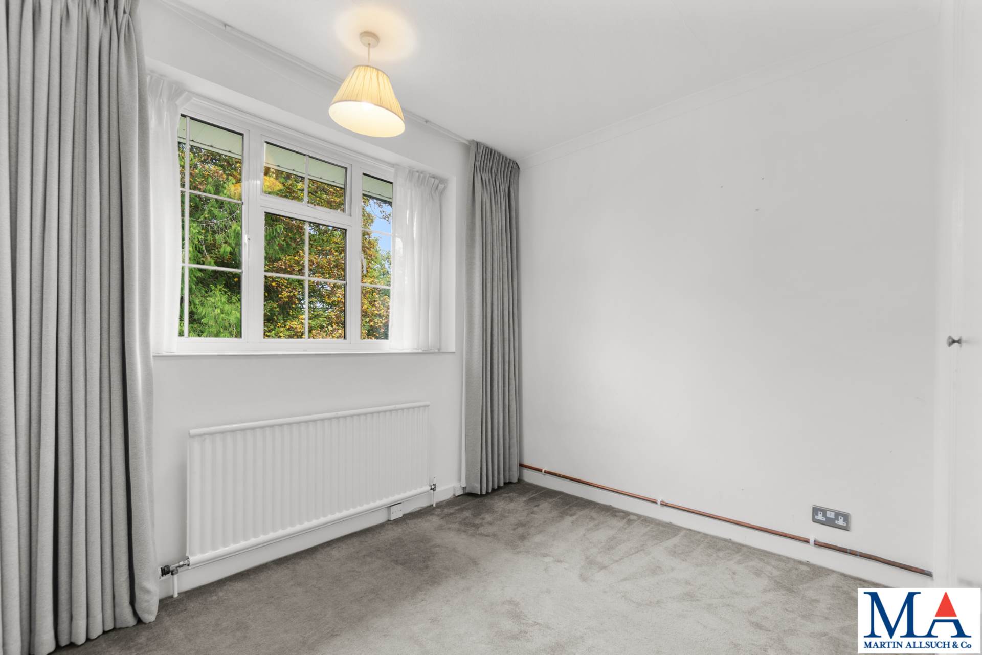Additional Property Image 3 bedroom Flat for sale in Borehamwood 8