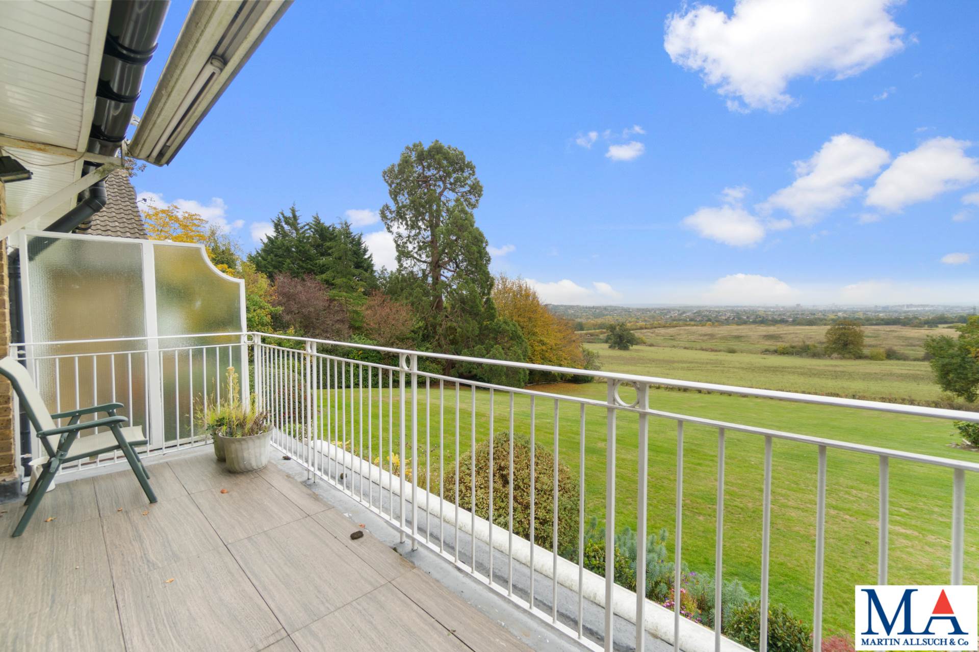 Additional Property Image 3 bedroom Flat for sale in Borehamwood 10