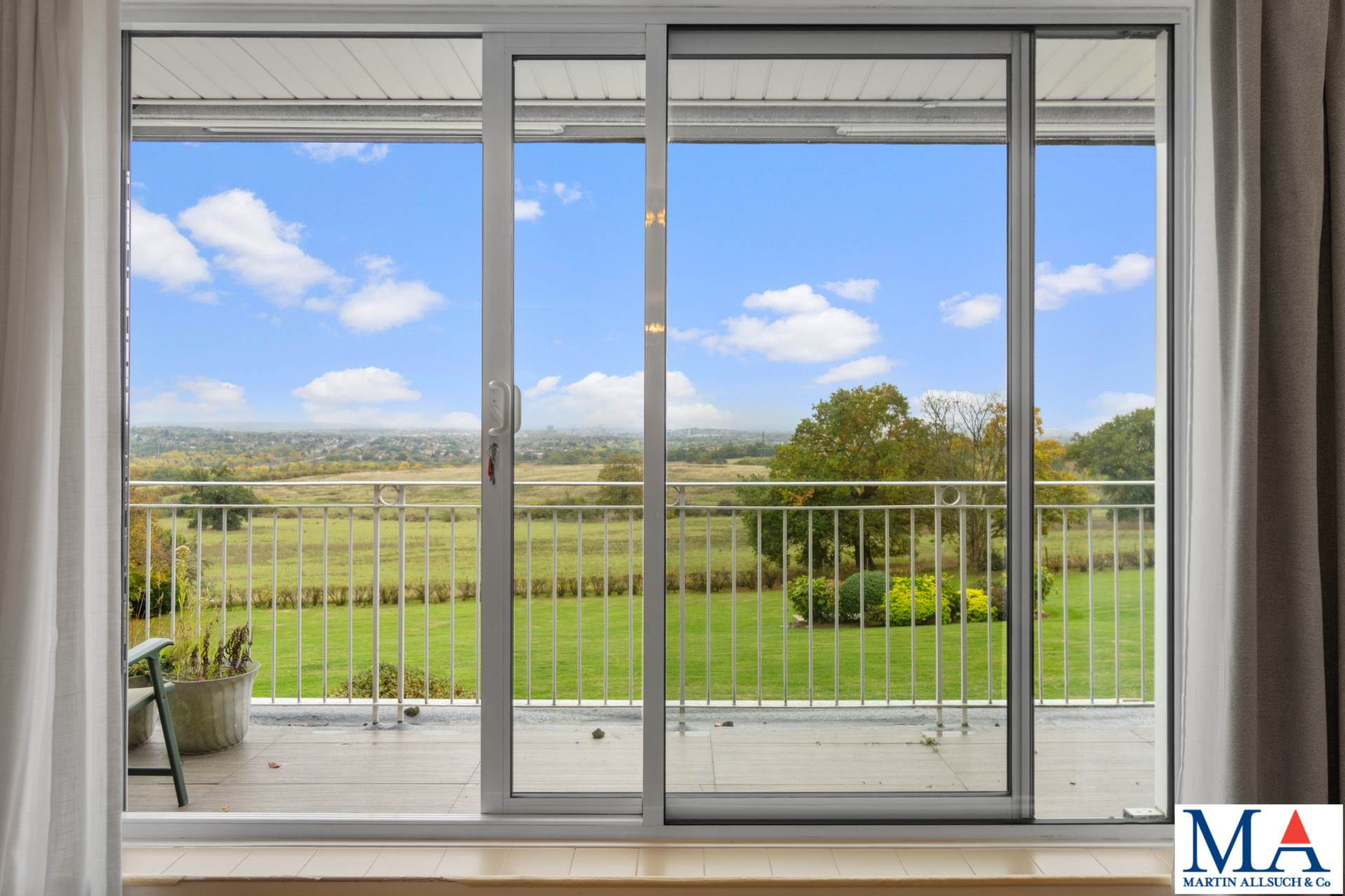 Additional Property Image 3 bedroom Flat for sale in Borehamwood 11