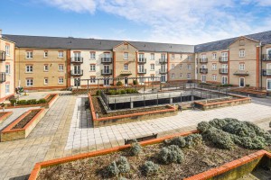 2 bedroom Apartment for sale in Aylesbury