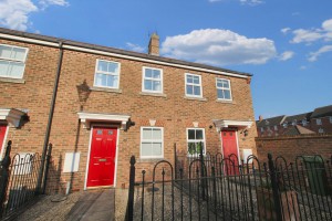 2 bedroom Terraced for sale in Aylesbury