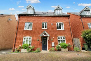 5 bedroom Detached for sale in Aylesbury