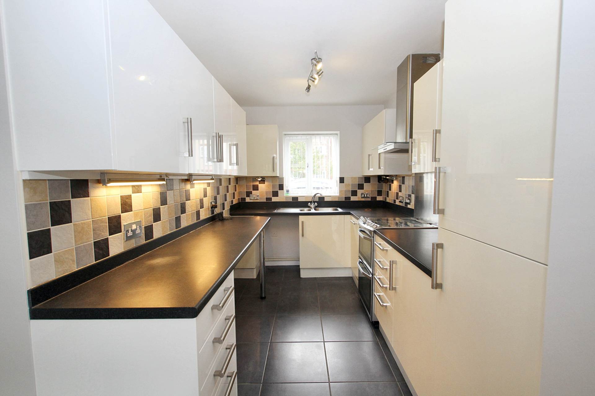 Additional Property Image 3 bedroom Terraced for sale in Aylesbury 3