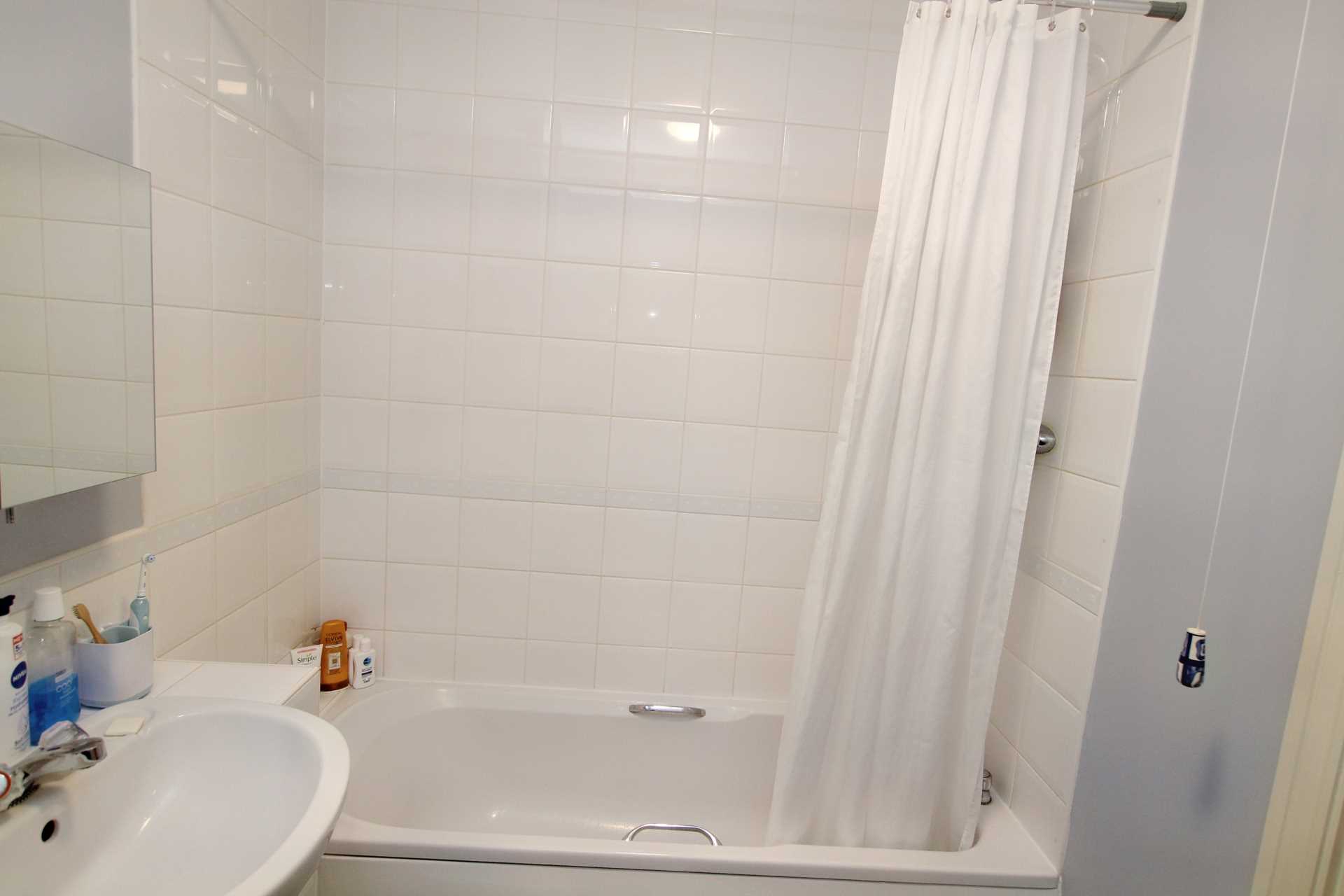 Additional Property Image 2 bedroom Apartment for sale in Aylesbury 12
