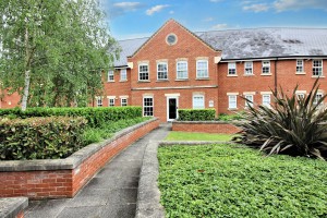 2 bedroom Apartment for sale in Aylesbury