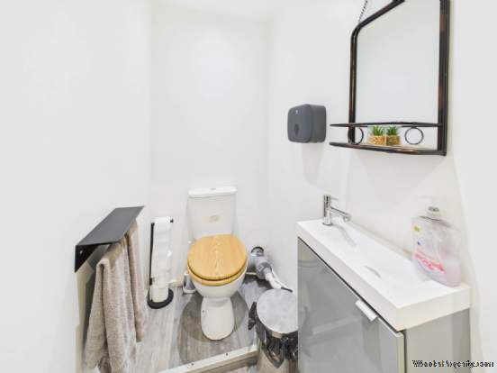 Additional Property Image 1 bedroom Commercial Property to rent in Glasgow 8