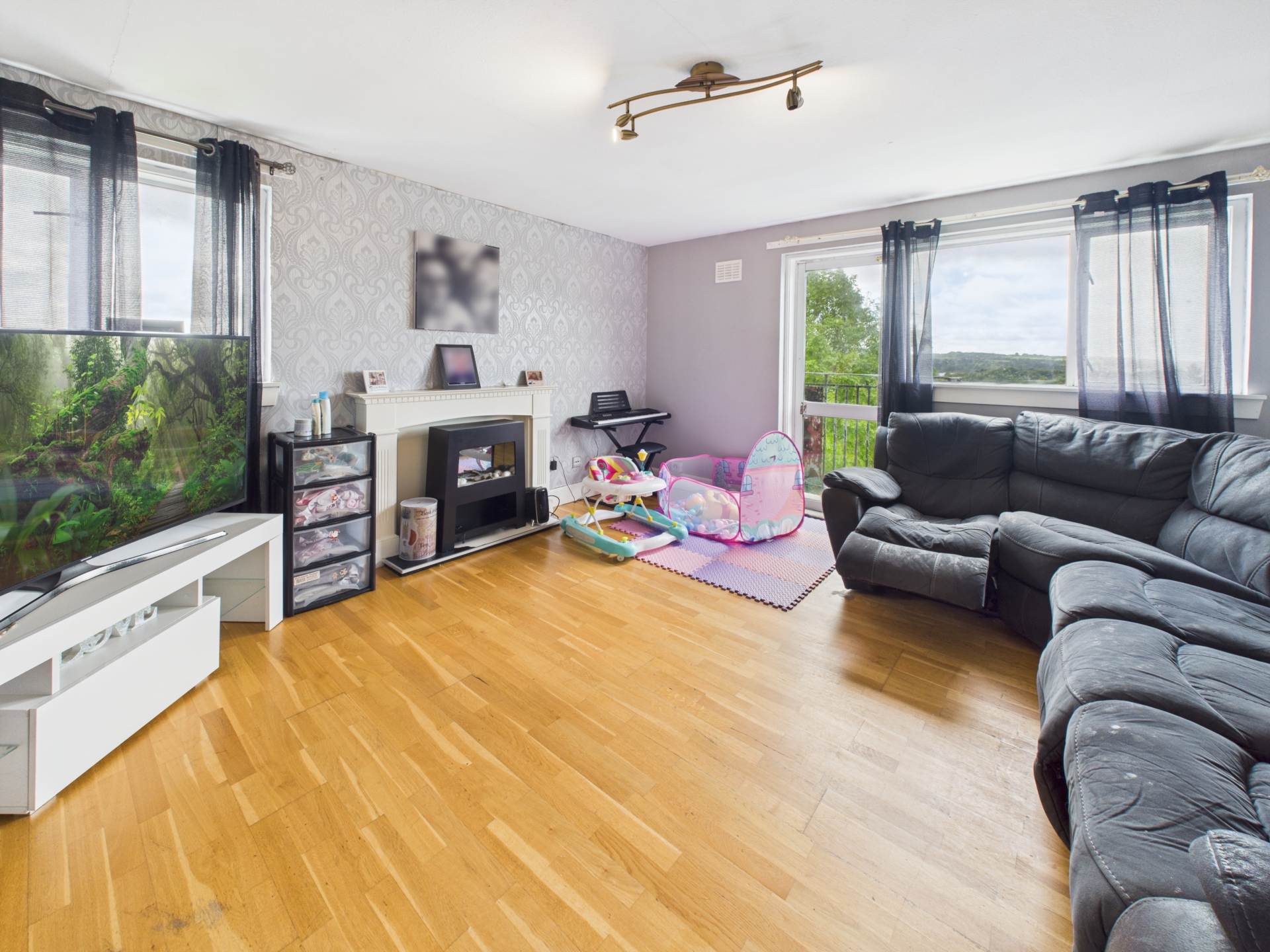 Additional Property Image 2 bedroom Flat for sale in Lochwinnoch 3