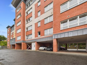 2 bedroom Flat for sale in Glasgow