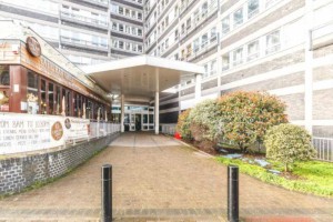 2 bedroom Apartment to rent in London