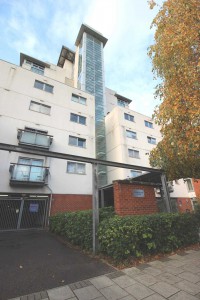 2 bedroom Apartment to rent in London