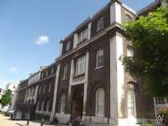 2 bedroom Apartment for sale in London