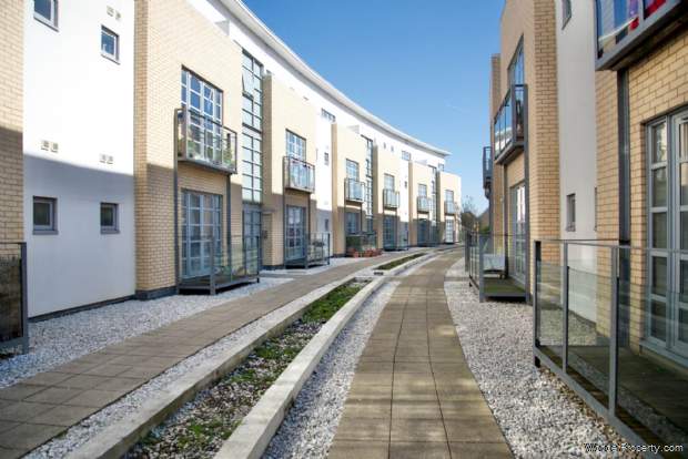 2 bedroom Apartment for sale in London