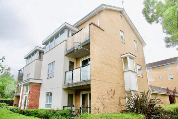 2 bedroom Apartment for sale in London