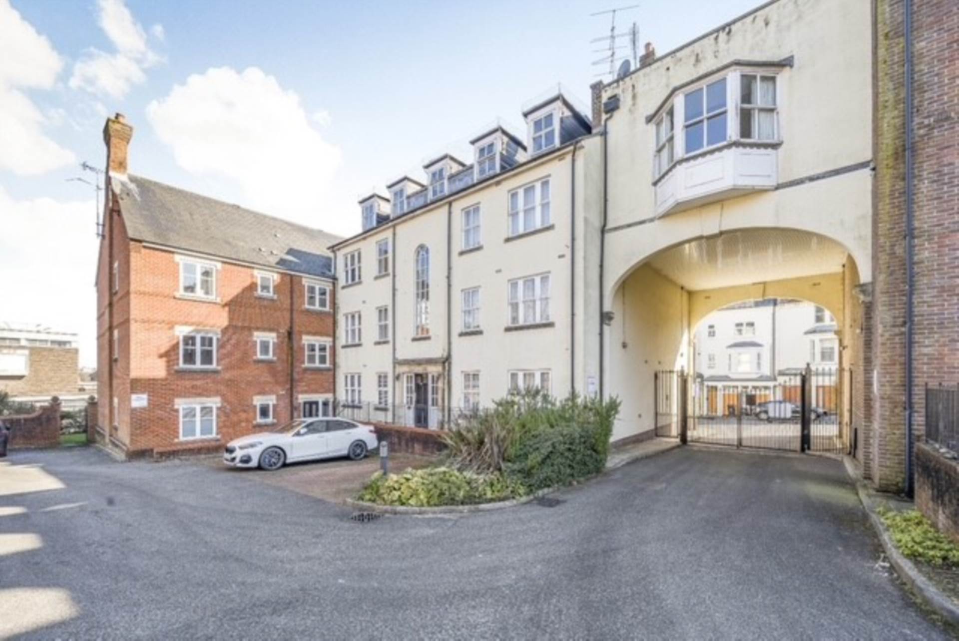 Additional Property Image 2 bedroom Apartment for sale in Haywards Heath 2