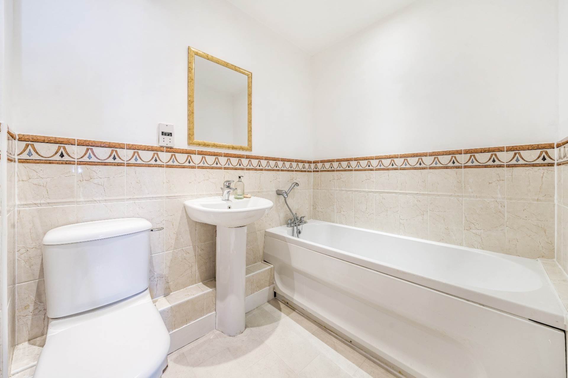 Additional Property Image 2 bedroom Apartment for sale in Haywards Heath 11