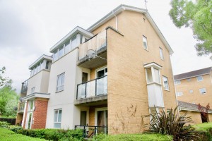 2 bedroom Apartment to rent in London