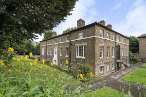 2 bedroom Apartment to rent in London