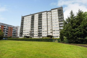 2 bedroom Apartment for sale in London