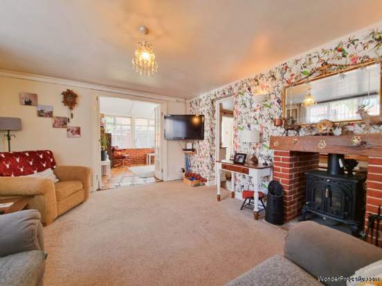 Additional Property Image 3 bedroom Detached for sale in Woodbridge 8