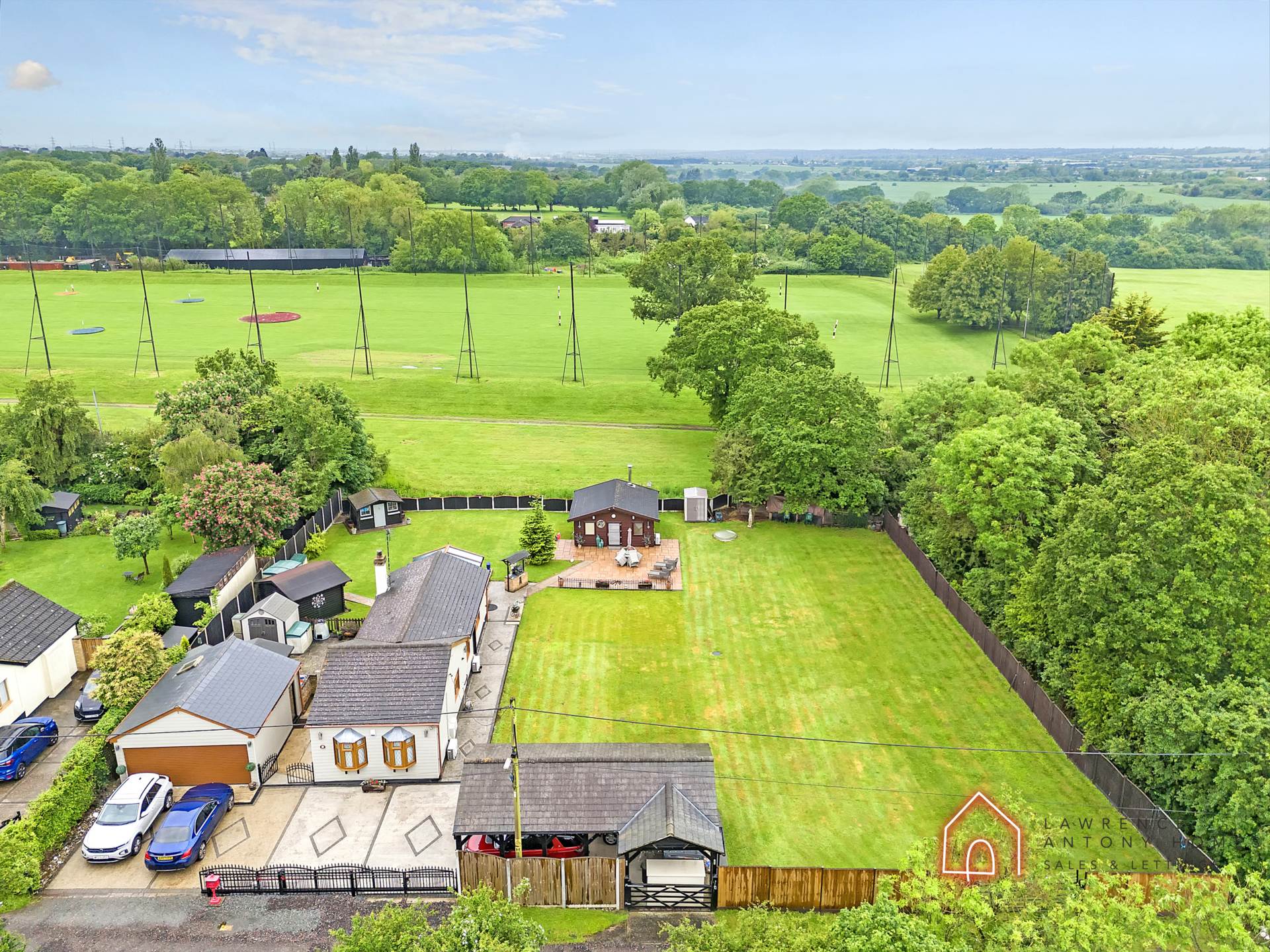 2 bedroom Detached Bungalow for sale in Hockley