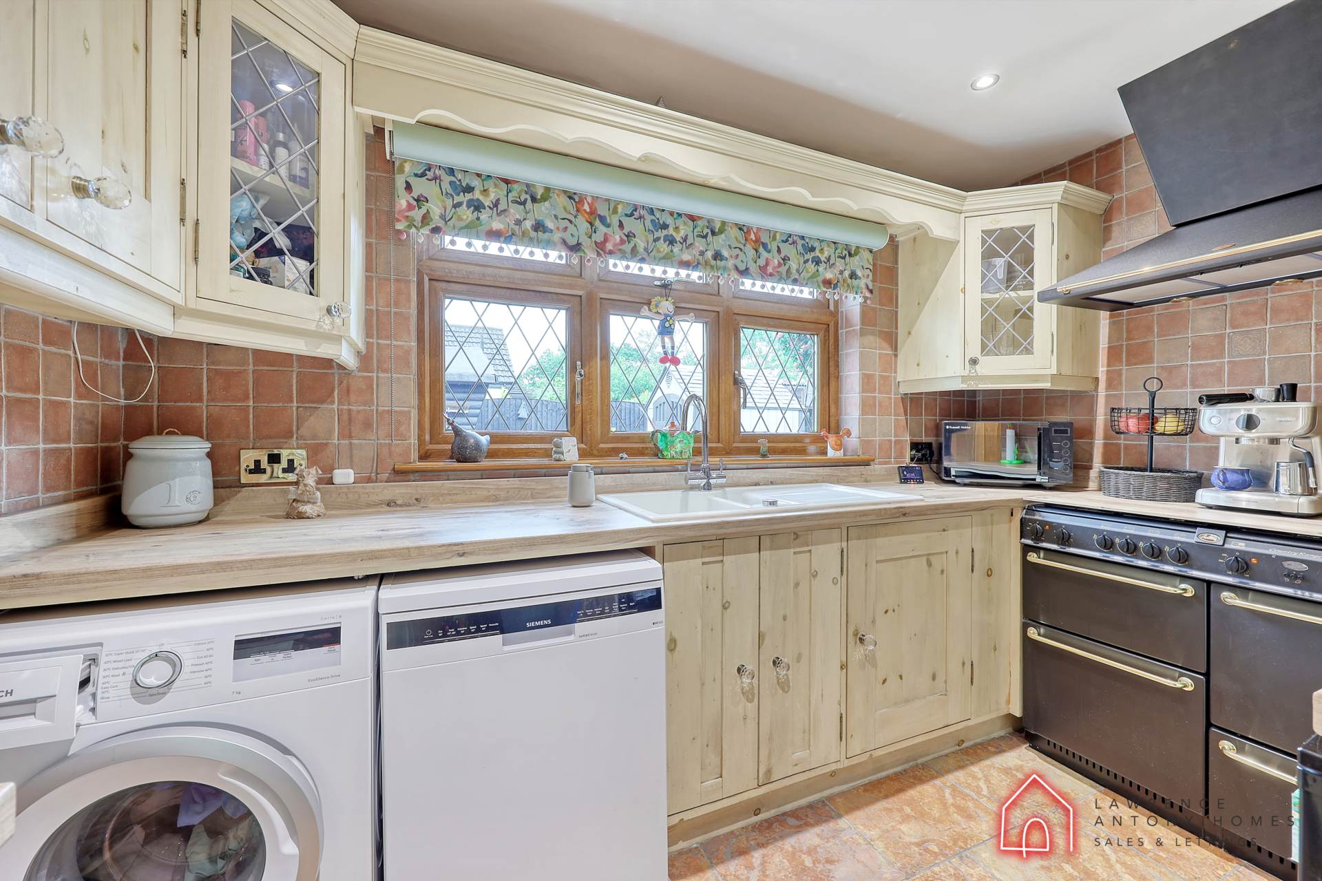 Additional Property Image 2 bedroom Detached Bungalow for sale in Hockley 6