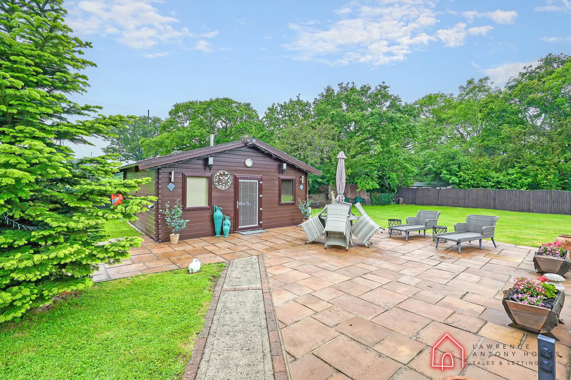 Additional Property Image 2 bedroom Detached Bungalow for sale in Hockley 12