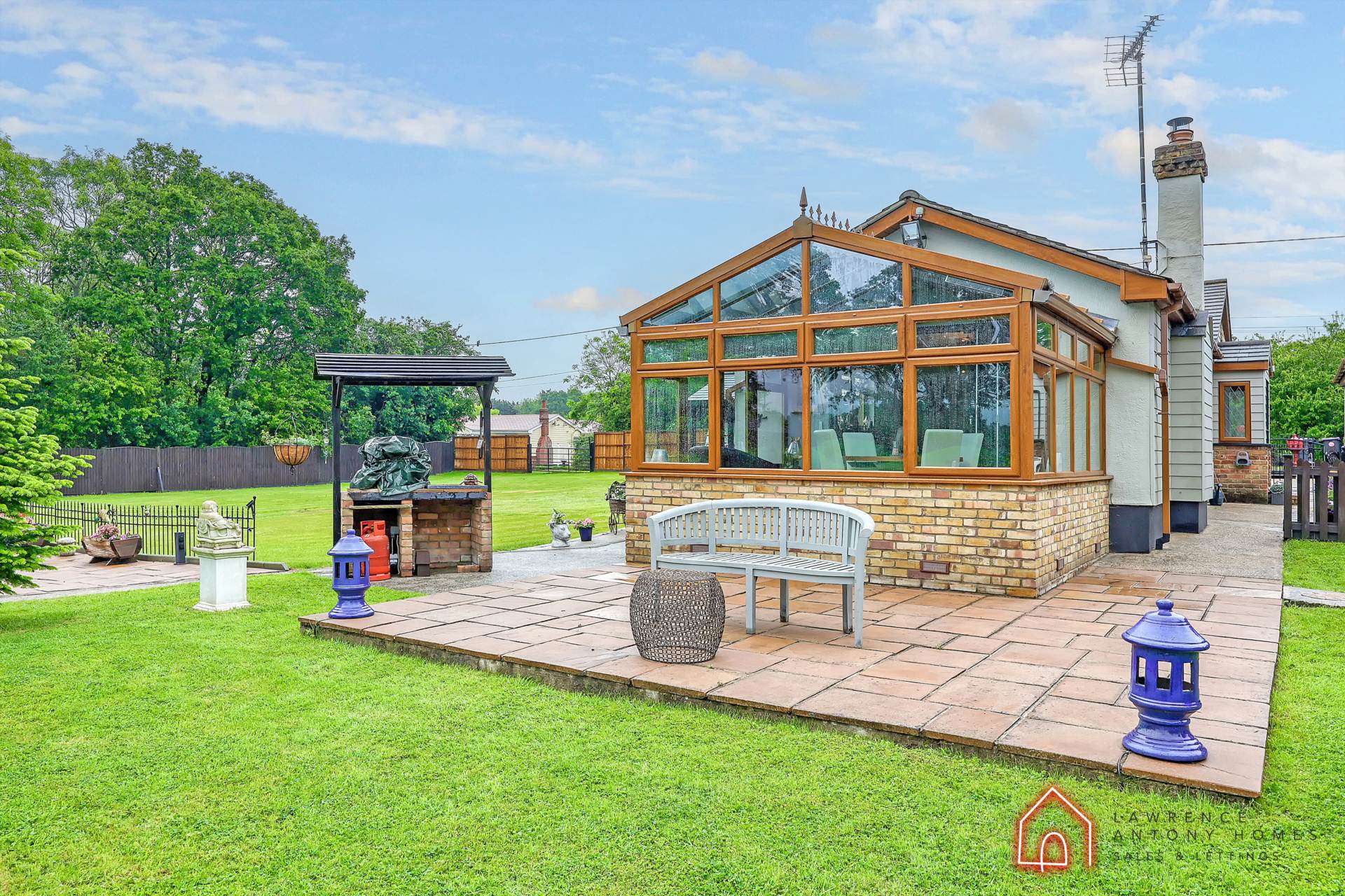 Additional Property Image 2 bedroom Detached Bungalow for sale in Hockley 14