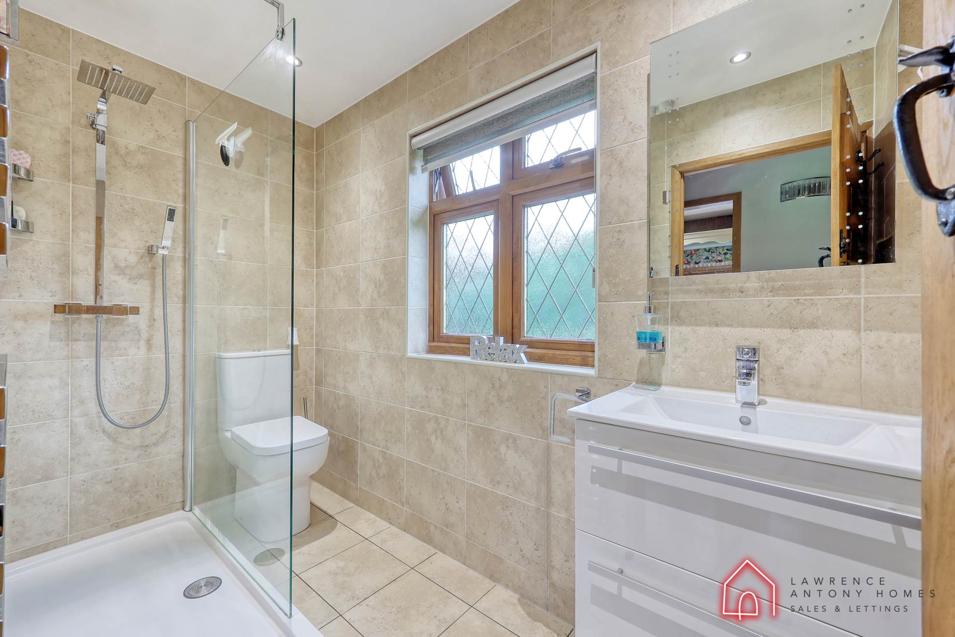 Additional Property Image 2 bedroom Detached Bungalow for sale in Hockley 18
