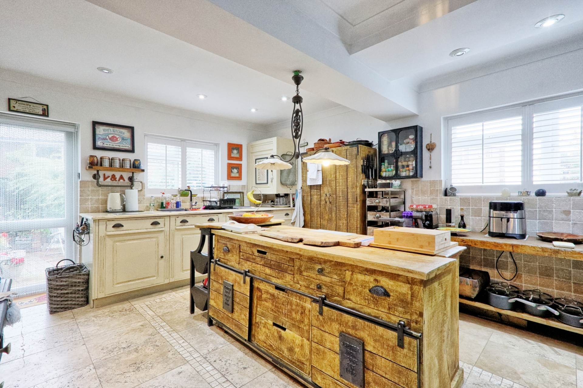 Additional Property Image 4 bedroom Detached for sale in Benfleet 2