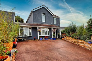 4 bedroom Detached for sale in Benfleet