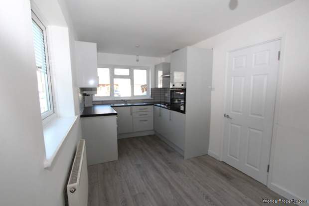 Additional Property Image 3 bedroom Semi Detached for sale in Rochford 10