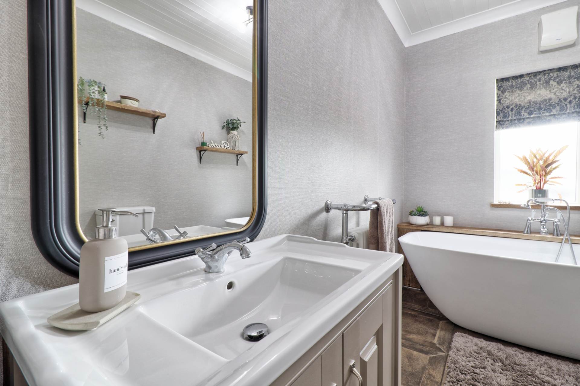 Additional Property Image 4 bedroom Detached for sale in Rayleigh 10
