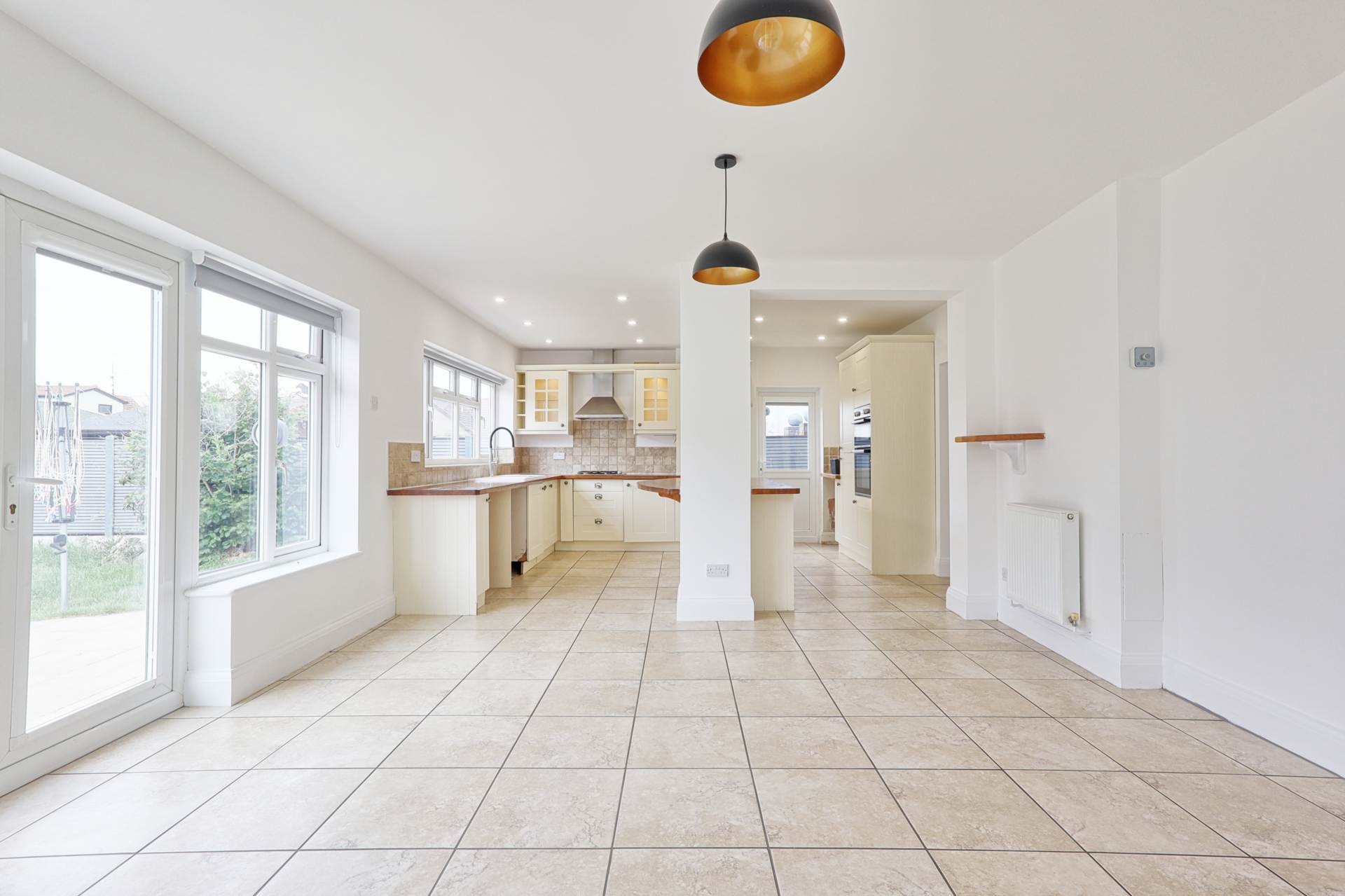 Additional Property Image 5 bedroom Detached for sale in Benfleet 3